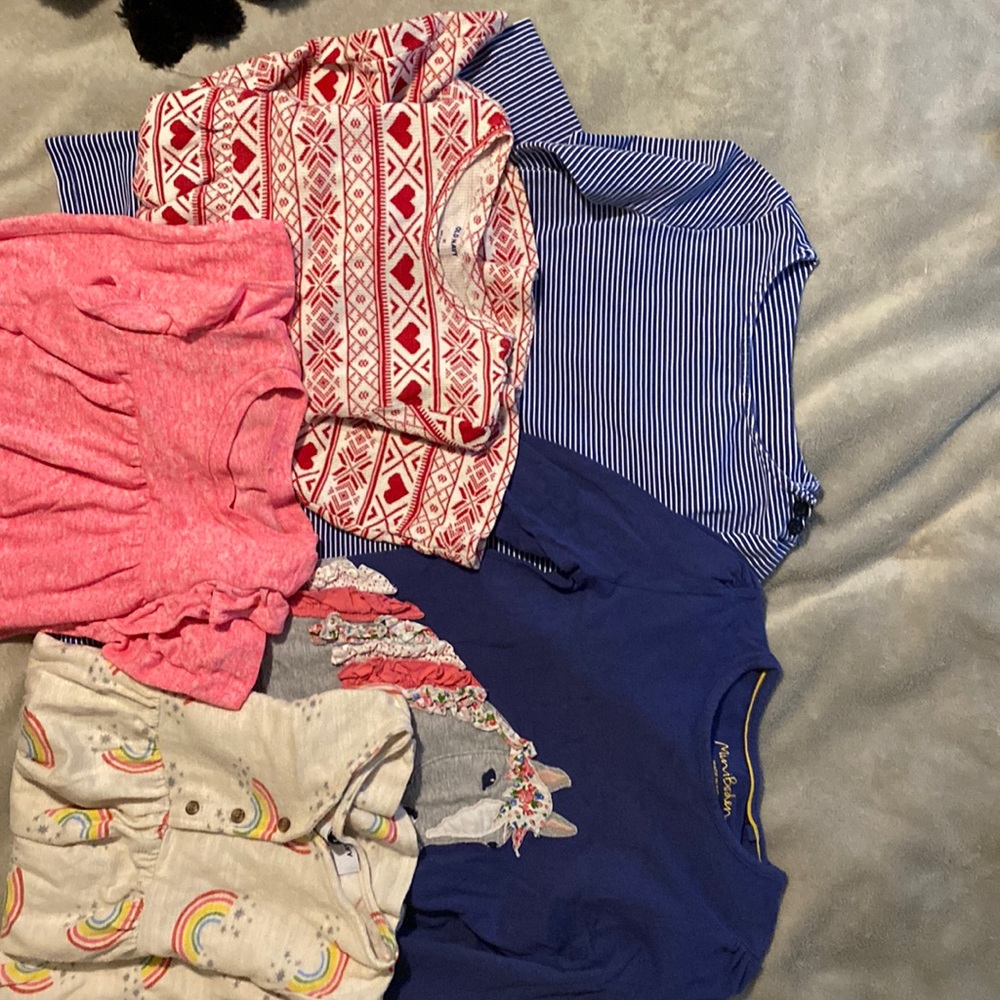Lot of long sleeve girls